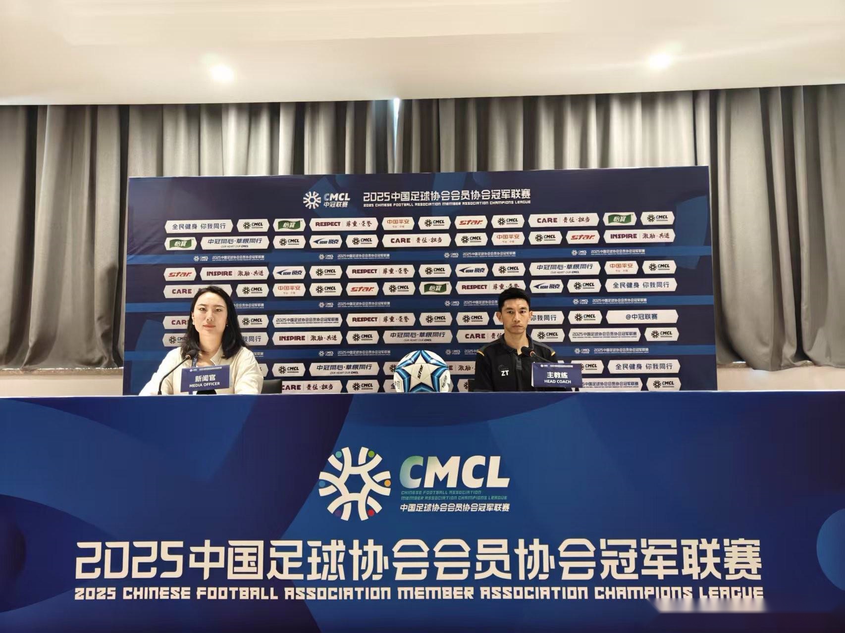 九游体育-CBA篮球队美女球迷文化与球场氛围研究